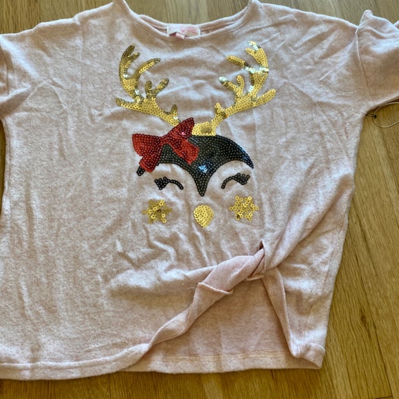 Pink sweater with penguin and antlers decal - Picture 2 of 3